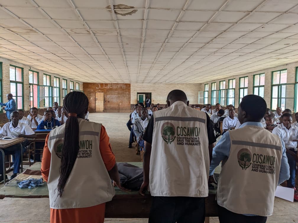 Clôture des 16 jours d’activisme contre les VBG : COSAWOH mobilise les élèves de l’Institut de Bagira pour un numérique responsable.