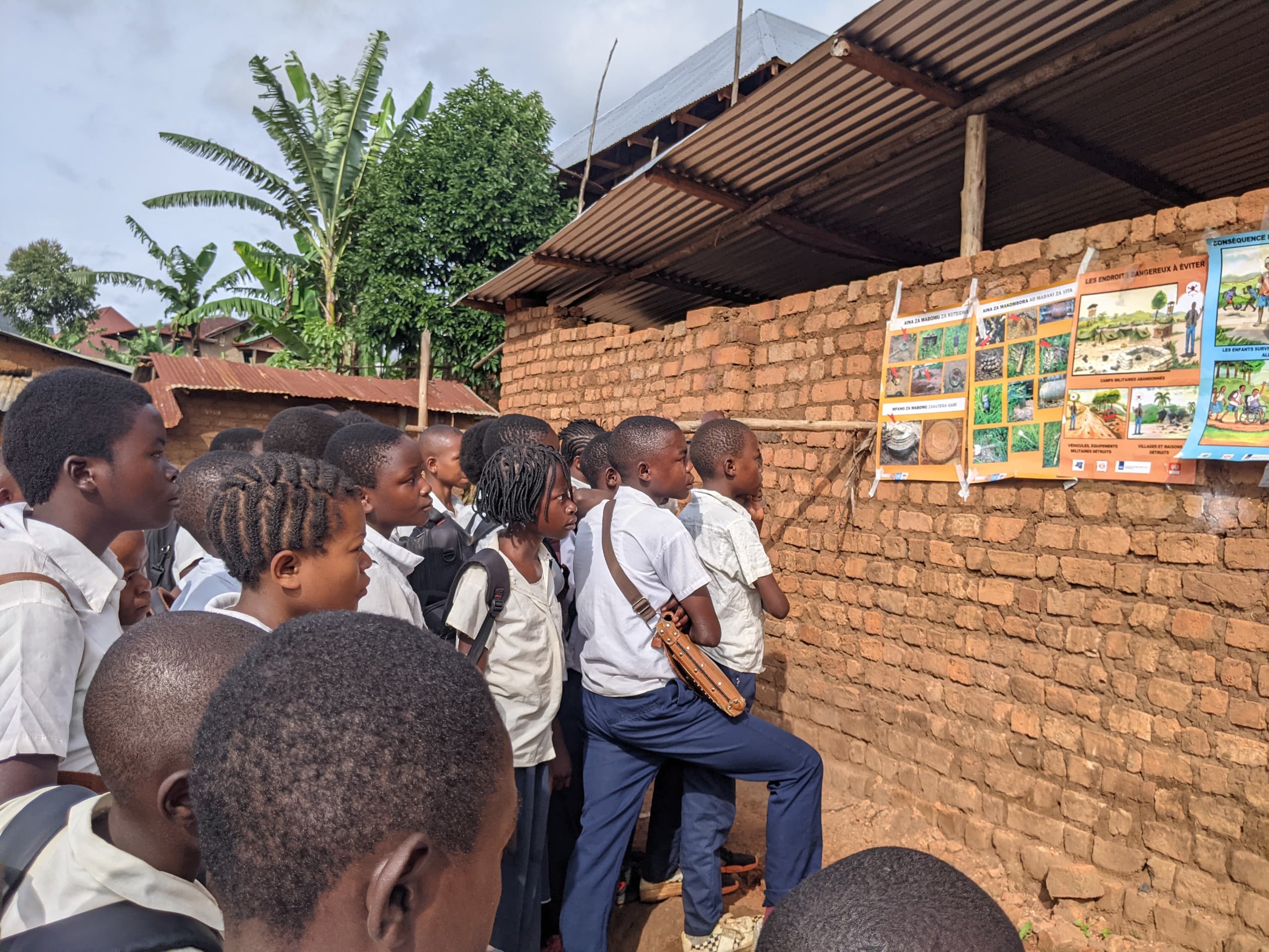 Nyangezi : COSAWOH informe et alerte sur les risques des munitions non explosées